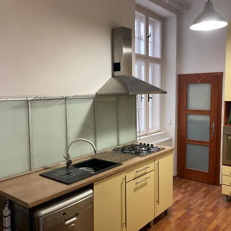 Downtown 3 Bdr Charm - Walk To Attractions Bratislava