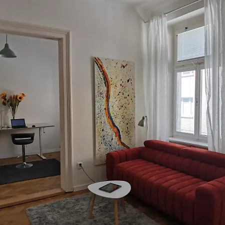 Апартаменти Downtown 3 Bdr Charm - Walk To Attractions Братислава