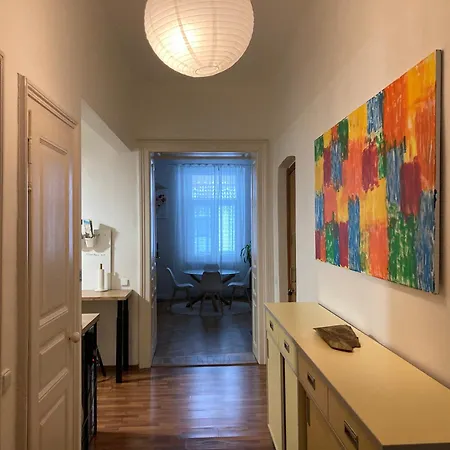 Downtown 3 Bdr Charm - Walk To Attractions Μπρατισλάβα