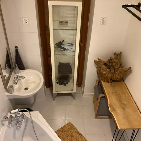 Апартаменти Downtown 3 Bdr Charm - Walk To Attractions Братислава