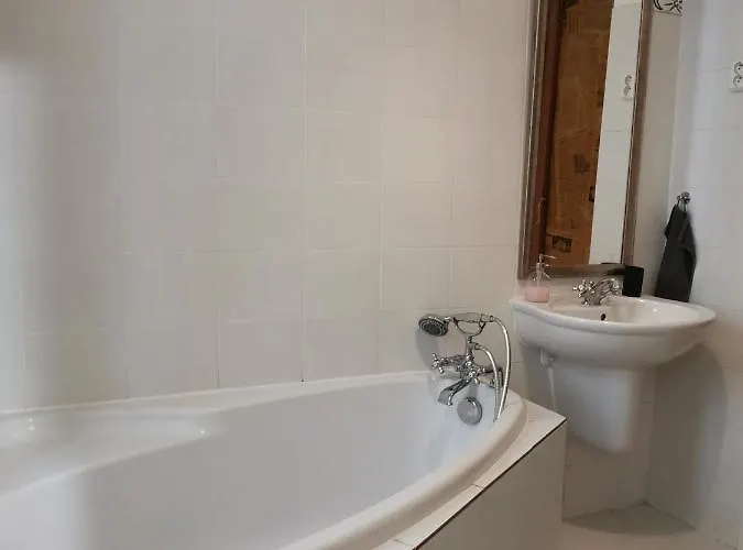 Apartmán Downtown 3 Bdr Charm - Walk To Attractions Bratislava