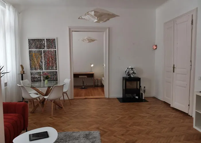 Downtown 3 Bdr Charm - Walk To Attractions Apartmán *