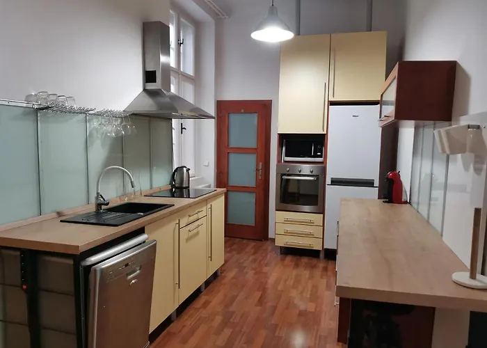 Downtown 3 Bdr Charm - Walk To Attractions * Bratislava